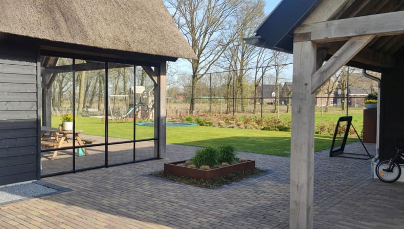 Glass and steel-frame wall for Patio