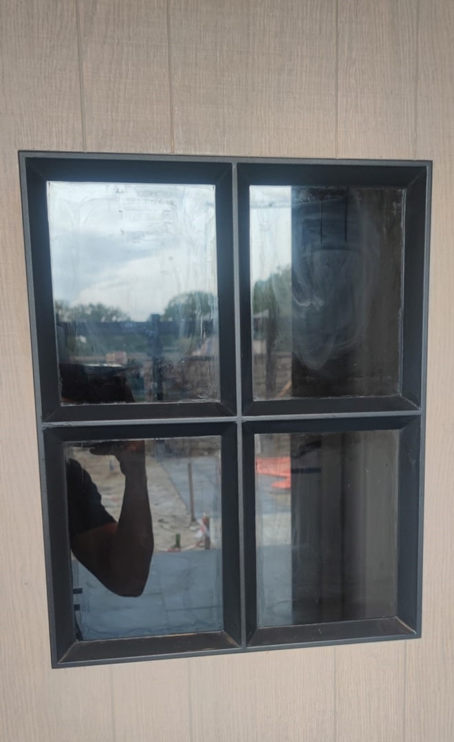 Double-pane steel-window after sealant application